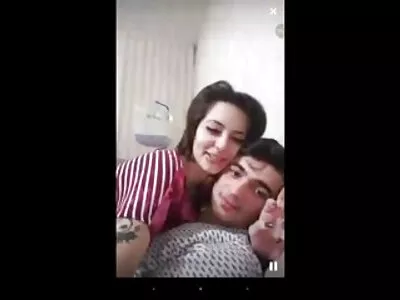 Britney Amber និង Emily Willis ត្រូវ​បាន​គេ​ចាប់​ខ្លួន​យ៉ាង​ត្រឹម​ត្រូវ​ក្នុង​បន្ទប់
