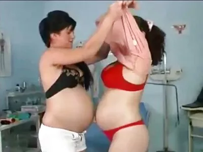 Syren De Mer និង Sia Lust ត្រូវ​បាន​ខ្ទុះ​របស់​ពួកគេ​ជា​បន្តបន្ទាប់